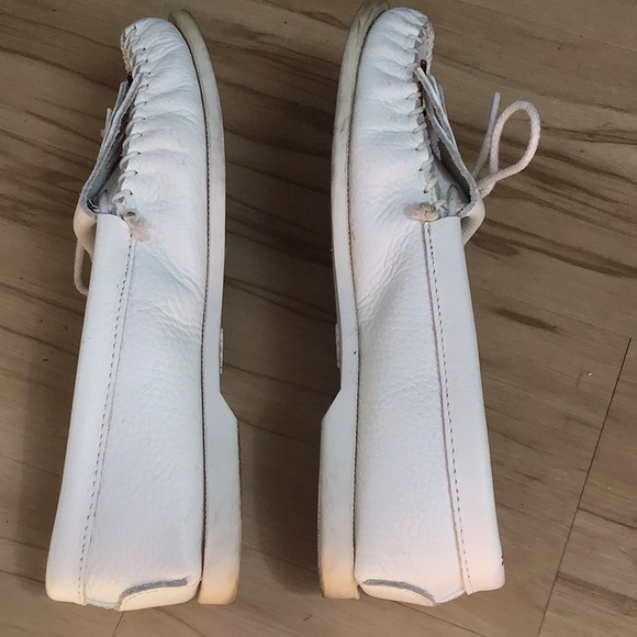 Minnetonka White Red Black Beaded Fringe Thunderbird II Leather Moccasin 7.5 - Picture 4 of 9